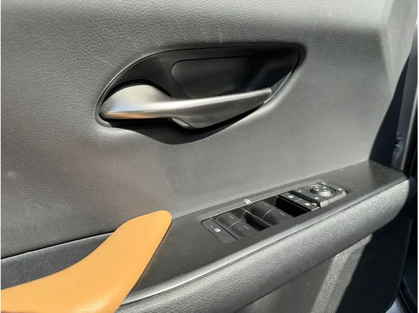 Car image 27