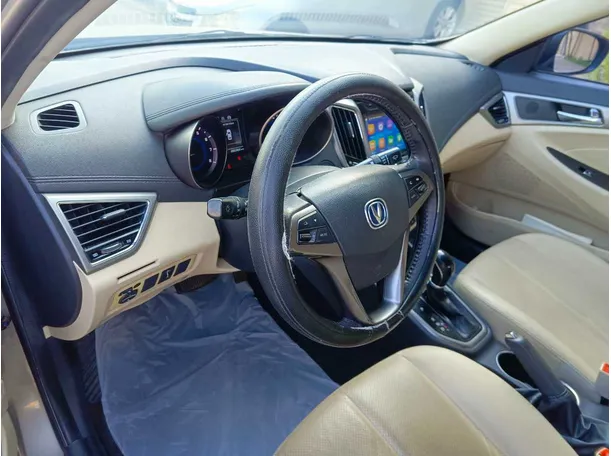 Car image 13