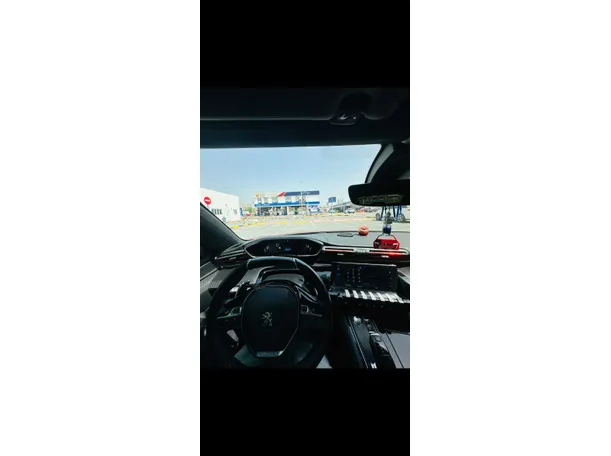 Car image 19
