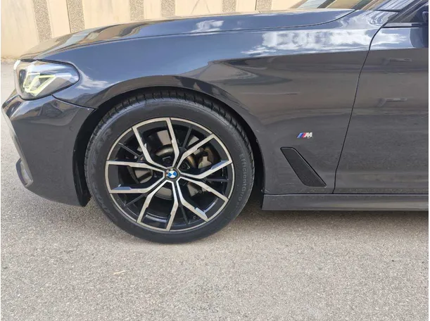 Car image 9