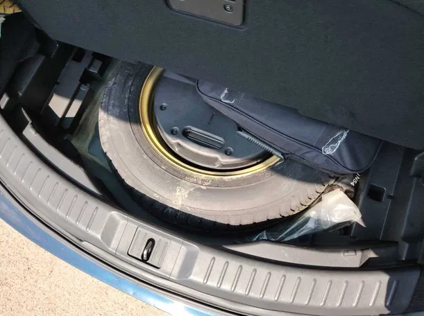 Car image 40