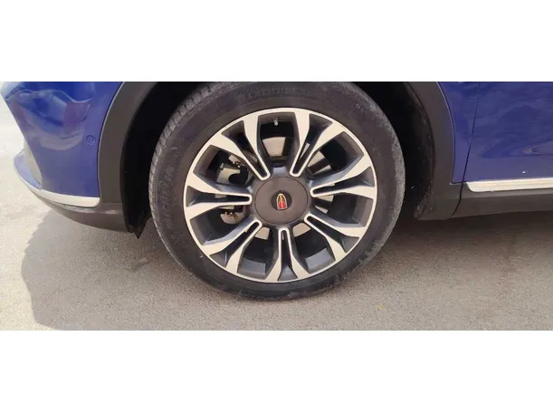 Car image 10