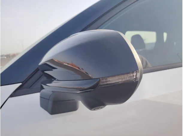 Car image 25