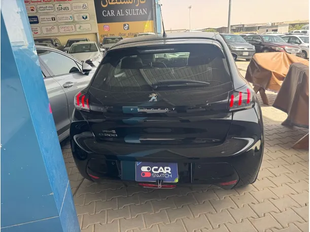 Car image 5
