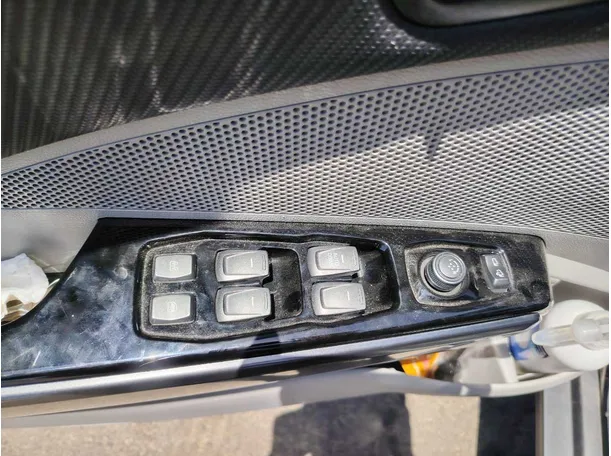 Car image 36