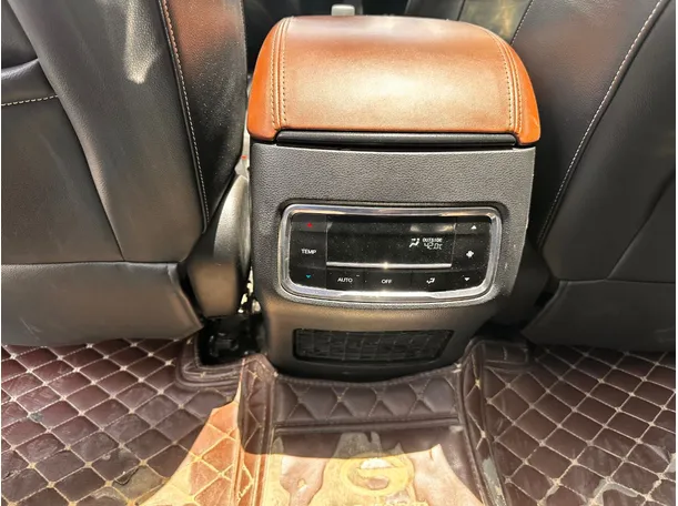 Car image 26