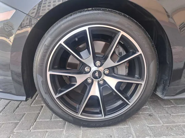 Car image 9