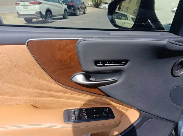 Car image 46