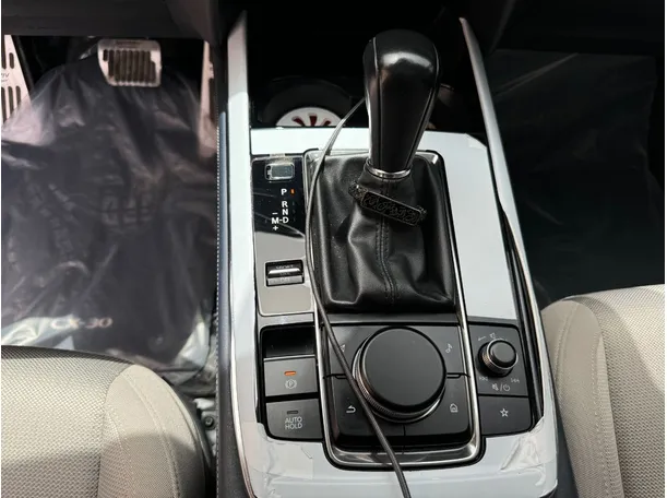 Car image 17