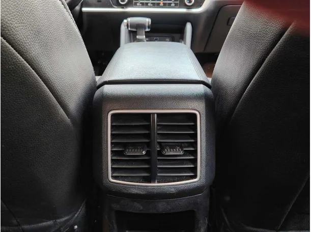 Car image 32