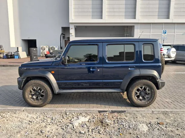 Car image 4
