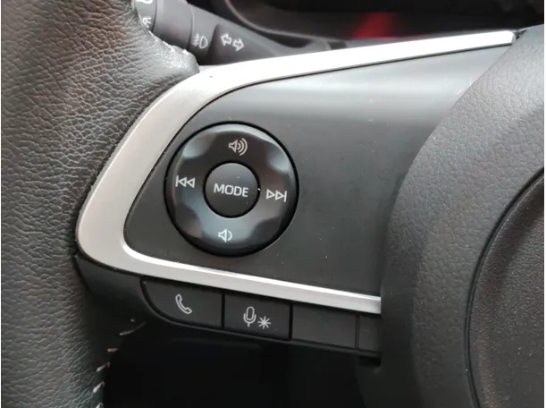 Car image 25