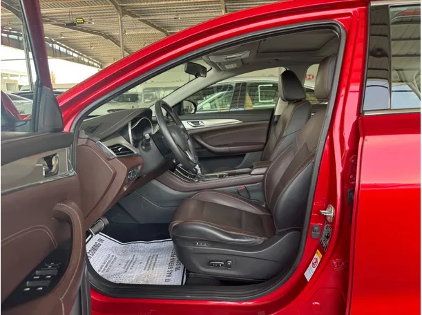 Car image 9