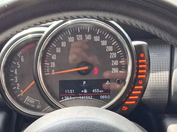 Car image 19