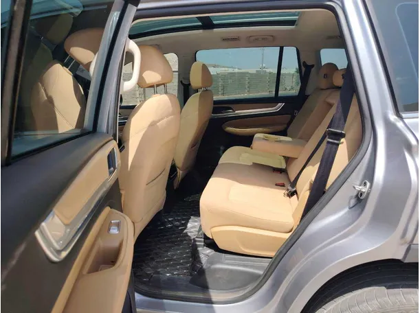 Car image 15