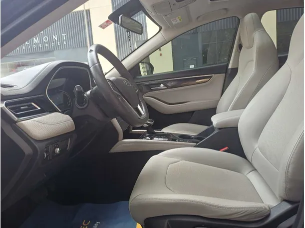 Car image 12