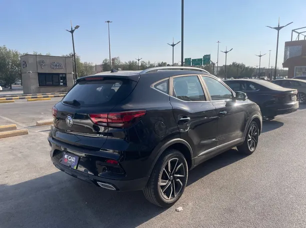 Car image 5