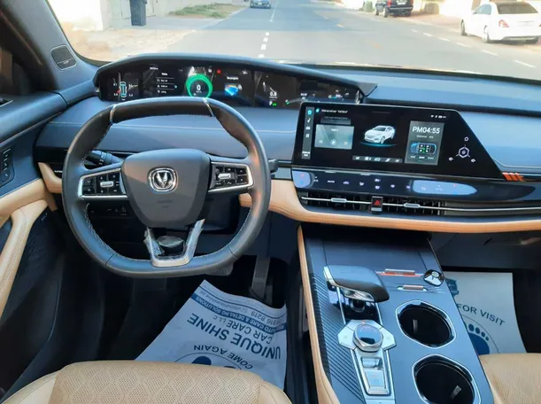 Car image 16