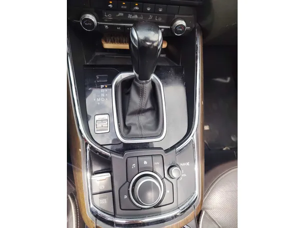 Car image 19
