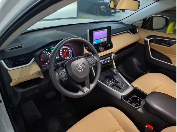 Car image 11