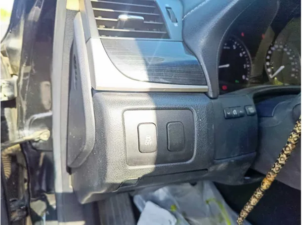 Car image 34