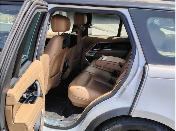 Car image 15