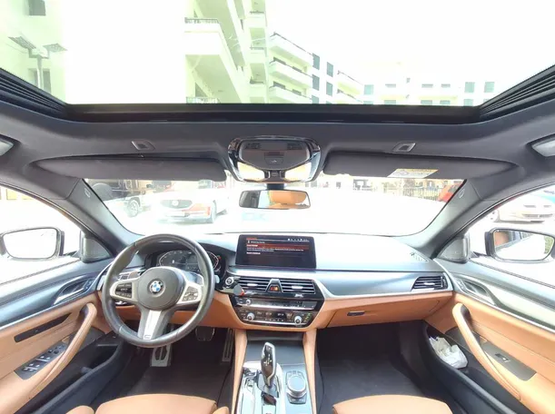 Car image 15