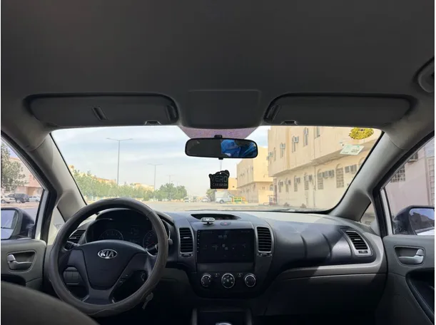 Car image 14