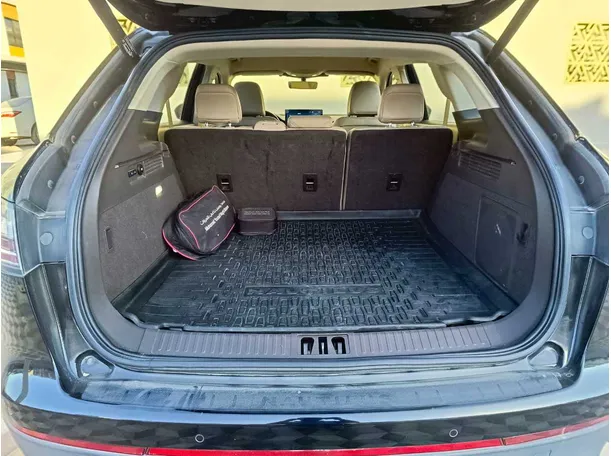 Car image 29
