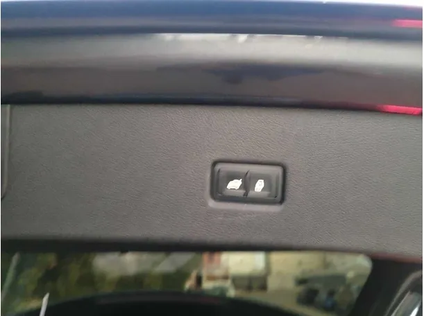 Car image 32