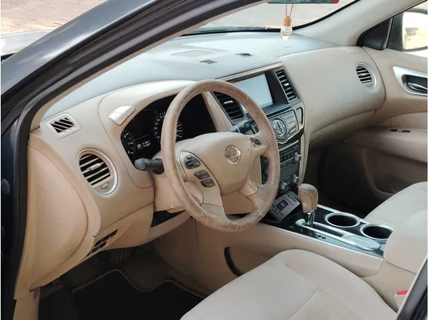 Car image 13