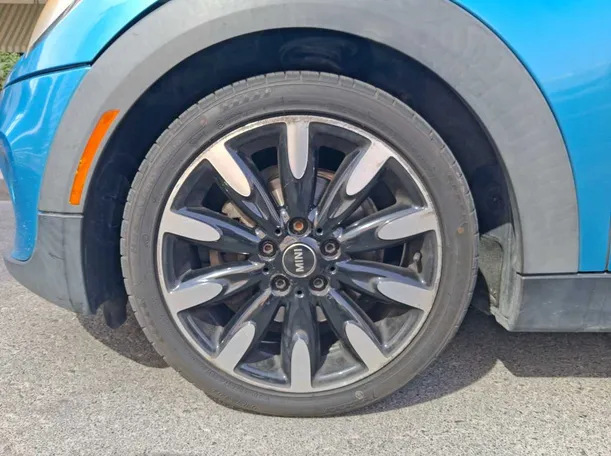 Car image 10