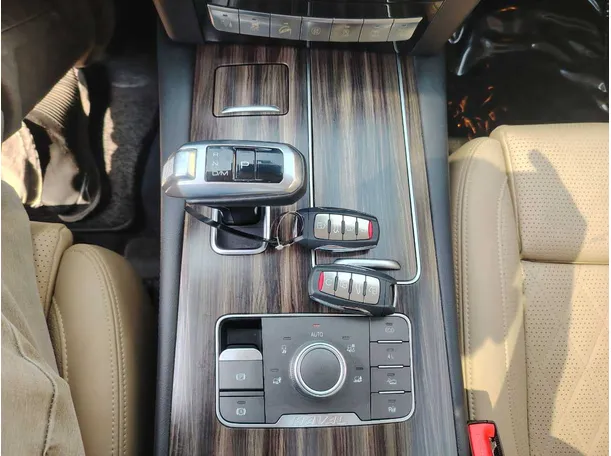 Car image 28