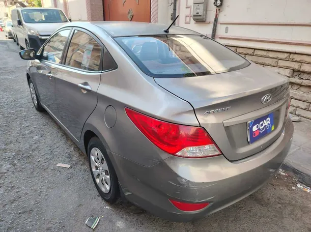 Car image 7