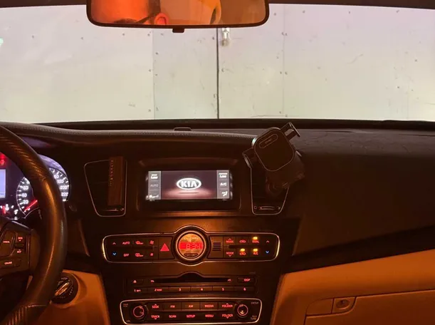 Car image 16