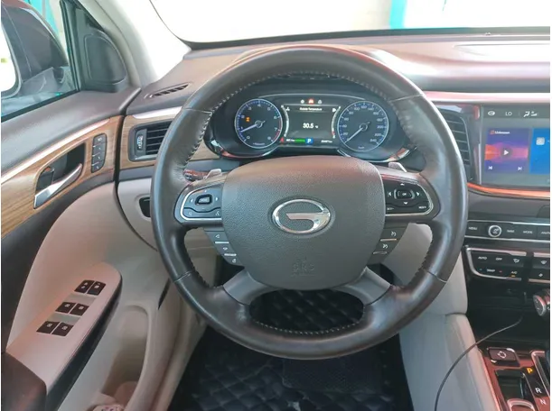 Car image 17