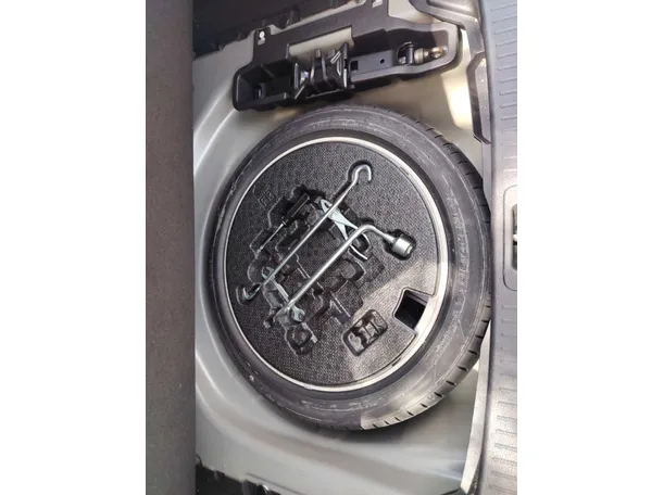 Car image 29