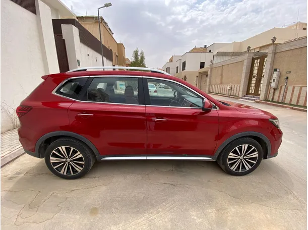 Car image 4