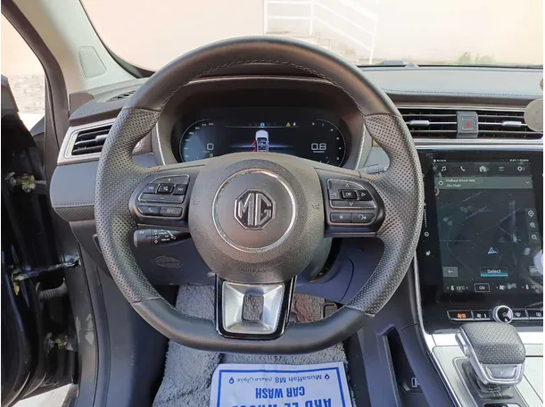 Car image 17