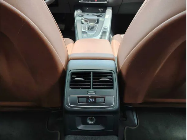 Car image 30