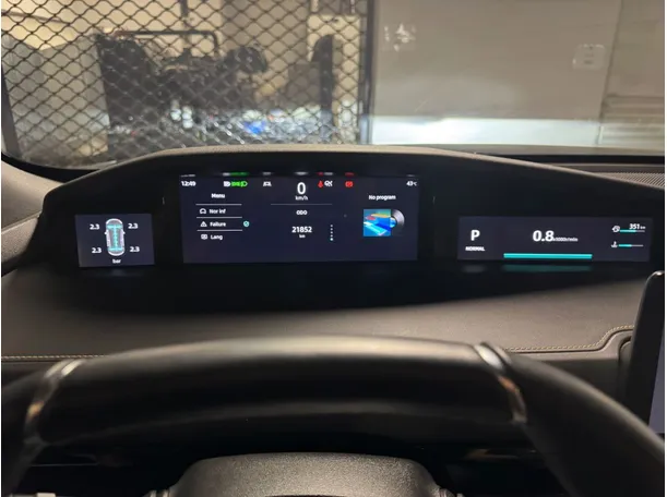 Car image 16