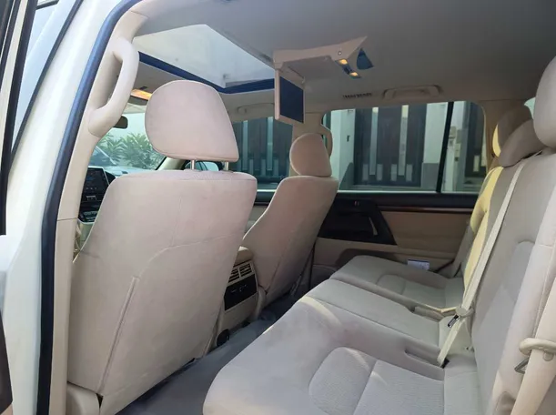 Car image 40