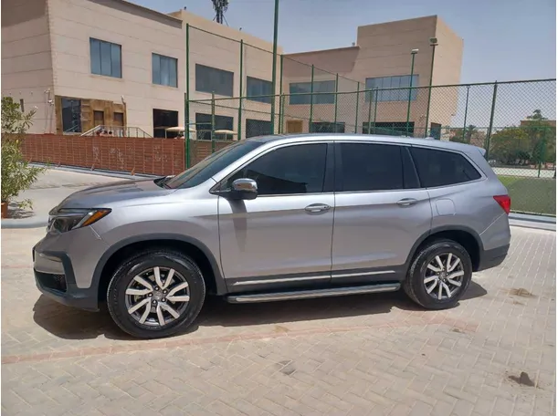Car image 8