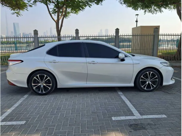 Car image 8