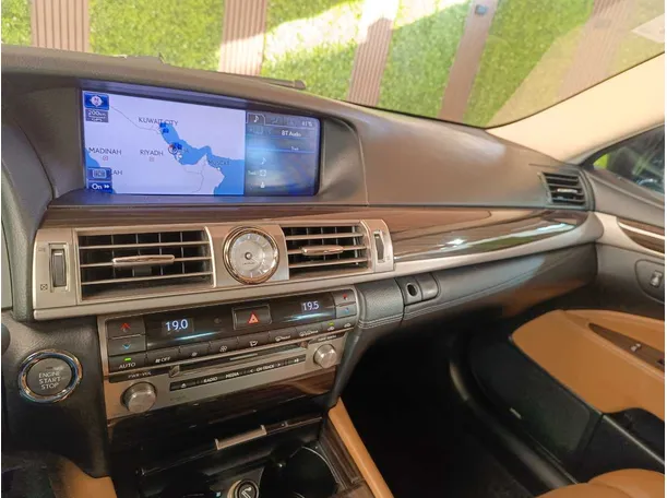Car image 27