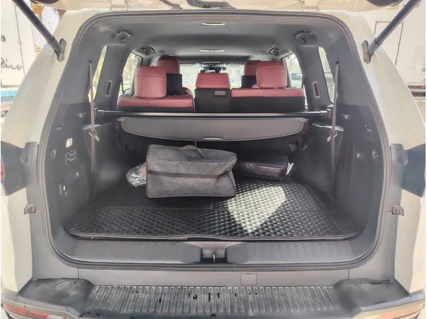 Car image 26