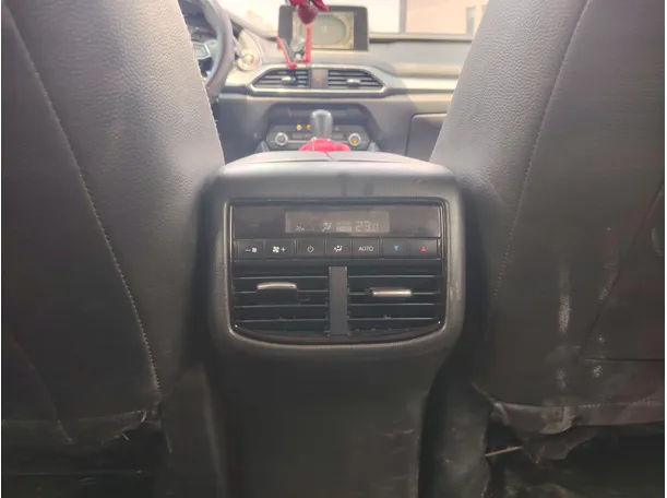 Car image 28