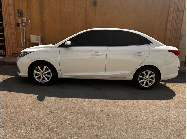 Car image 8