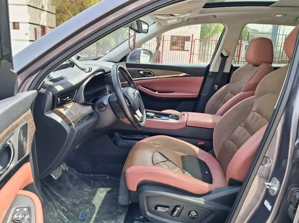 Car image 12