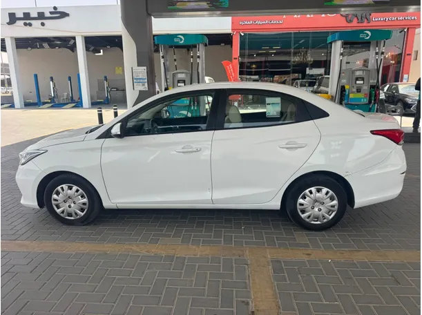 Car image 8